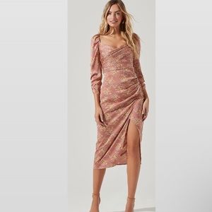 ASTR the label EVANA FLORAL HALF SLEEVE MIDI DRESS